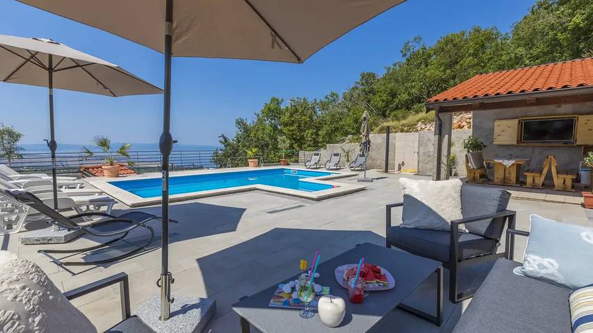 Ferienwohnung für 4 Personen, mit Pool und Garten