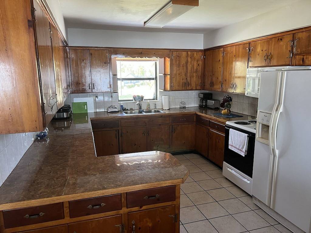 Beautiful lake house with large deck overlooking Lake Pierce in Lake Pierce, Zentral Florida