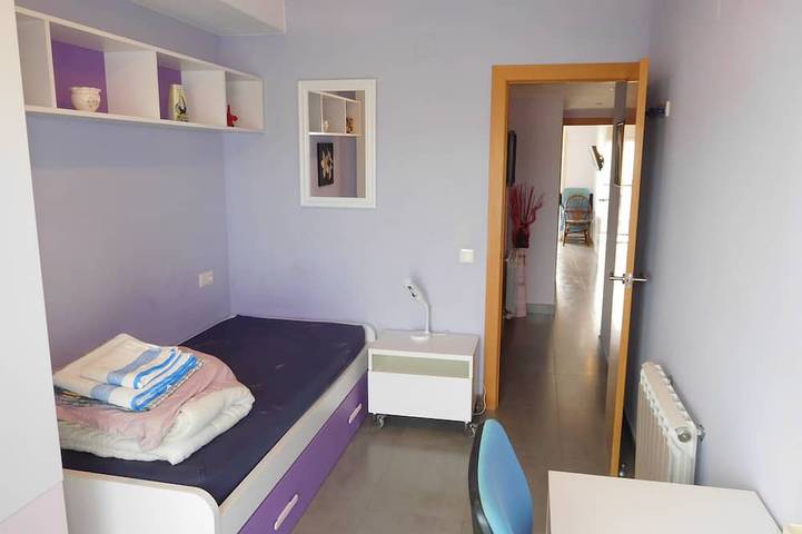 Appartement entier, Grand appartement en front de mer, calme, vue magnifique sur la mer, avec garage in Els Pins Blanes, Blanes