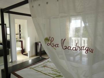 Chambre d’hôte pour 2 personnes, avec balcon et vue ainsi que jardin et piscine à Ensuès-la-Redonne