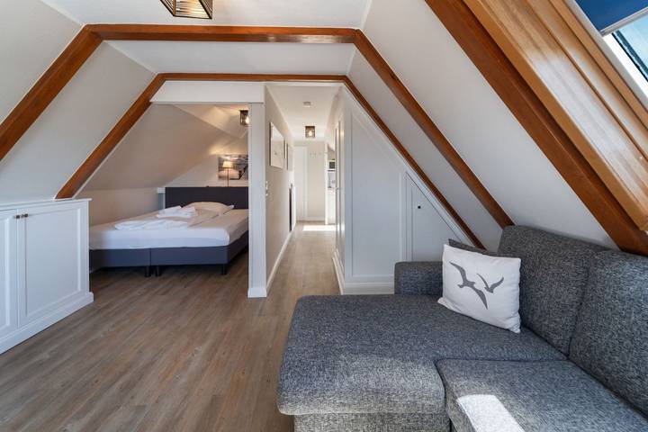 Ganze Wohnung, Schöne, strandnah gelegene 1-Zimmer-Ferienwohnung im Dachgeschoss mit Meerblick in Wenningstedt, Sylt