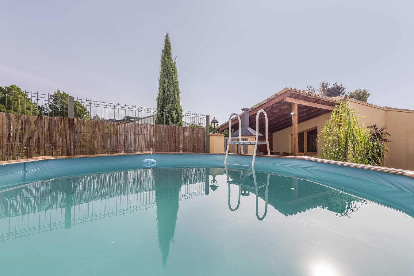 Ganze Wohnung, Apartment 'Amb Piscina Alta' mit privatem Pool, Wlan und Klimaanlage in Sant Martí Sarroca, Barcelona Binnenland