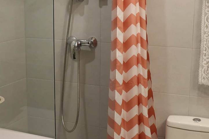 Apartamento inteiro, Modern, fully equipped 2 bedroom, dining terrace, stunning port and sea view in Marsaskala, Ilha de Malta
