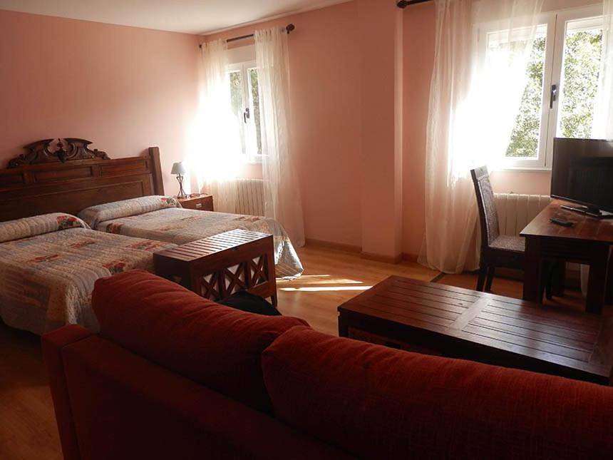 Hostal Rural los Alisos in Navalonguilla, Provincia de Ávila