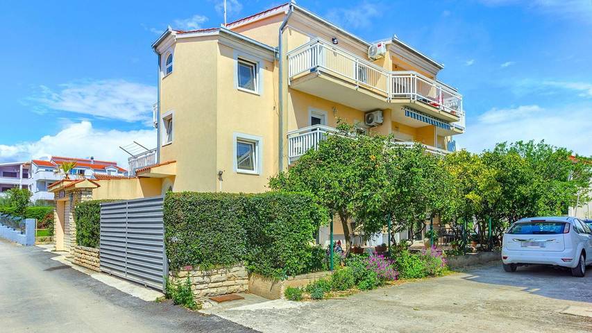Ferienwohnung für 4 Personen, mit Terrasse und Garten - 1