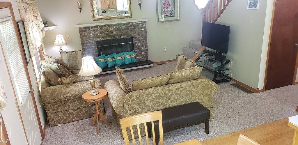 Dragonfly cottage 1/2 mile to Higgins Lake & 6 miles to snow/orv trail systems in Higgins Lake