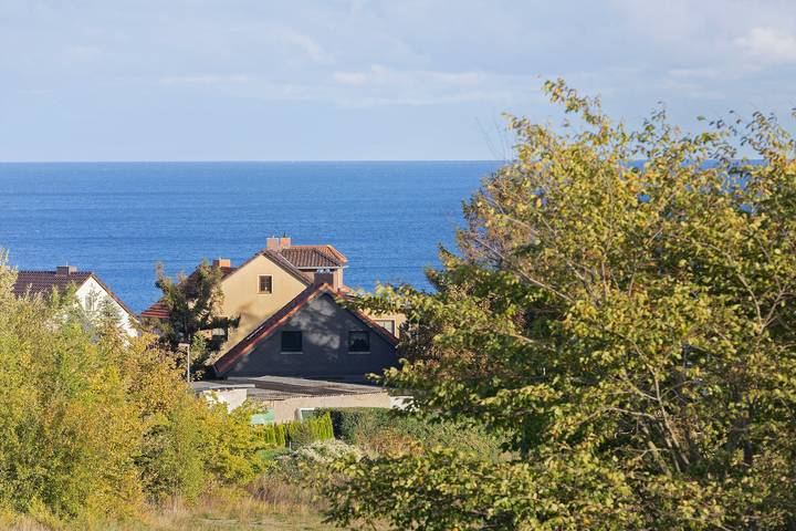 Ganze Wohnung, Ferienwohnung 'Emely' mit weitläufigem Meerblick und Balkon in Sassnitz, Nationalpark Jasmund