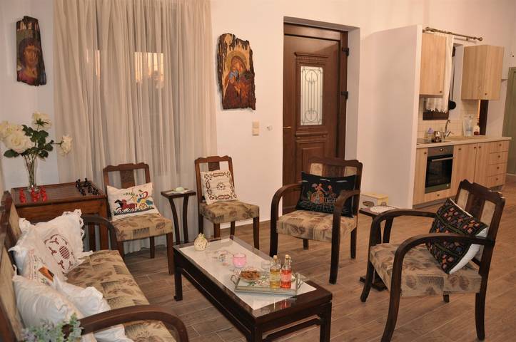 Holiday Home 'House For Rent In Apostolous' with Mountain View, Private Garden and Wi-Fi in Apostoli, Iraklio-Heraklio region