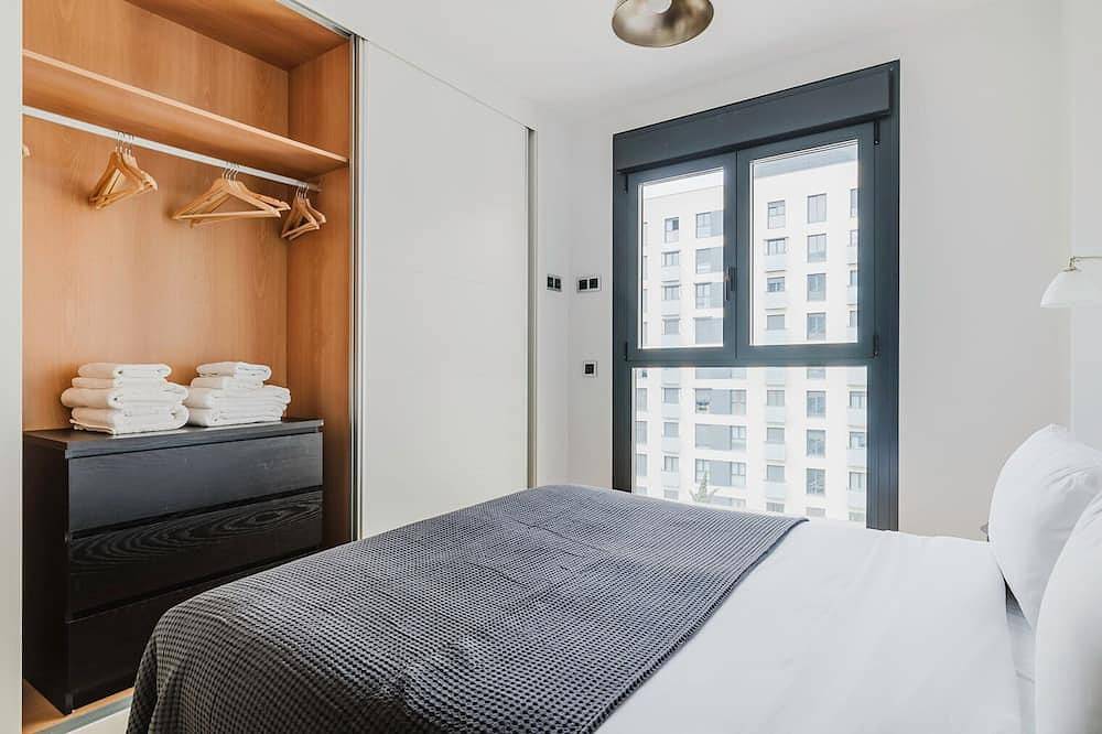 Entire apartment, Great Valdebebas 1Br w/ Gym, Padel & Pool, by Blueground in Barajas, Madrid