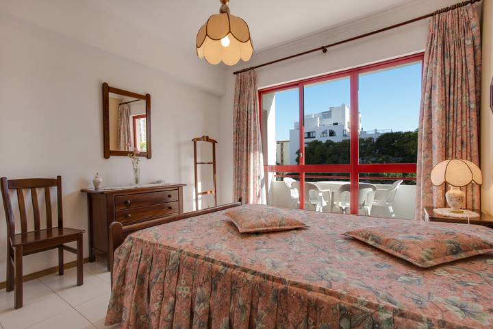 Ganze Wohnung, Ferienwohnung "Sonne und Sand" nahe dem Strand mit Balkon in Cavacos, Quarteira