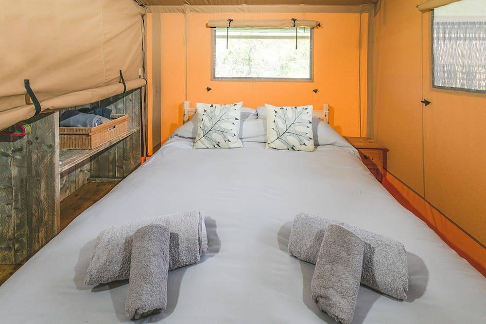 Maple Safari Tent, the perfect family and dog friendly glamping site, Devon in Tiverton, Devon