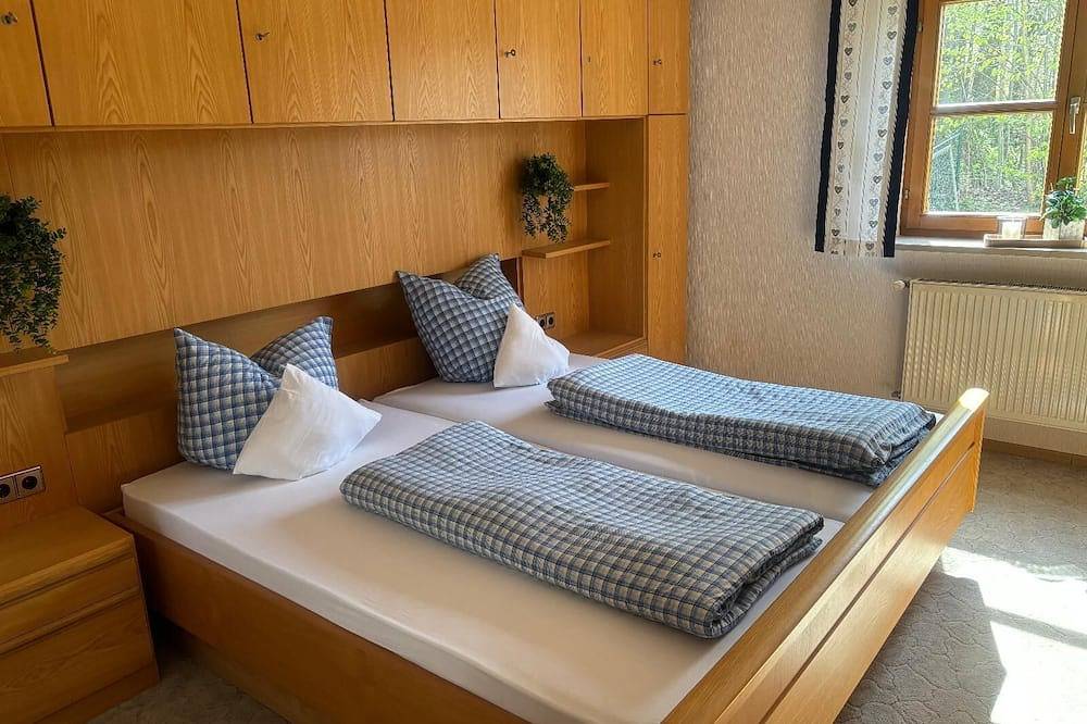 Ganze Wohnung, Großzügig geschnittene Ferienwohnung Kraft in Furth im Wald, Ostbayern