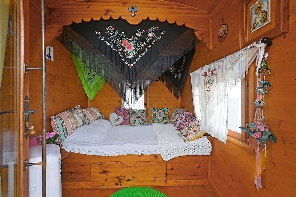 Beautiful (sta)caravan in Raphèle-les-Arles in Arles, Mediterranean Coast (France)