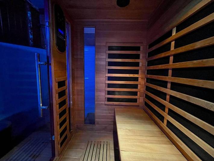 Gîte pour 2 personnes, avec terrasse ainsi que jacuzzi et sauna à Tassin-la-Demi-Lune - 4