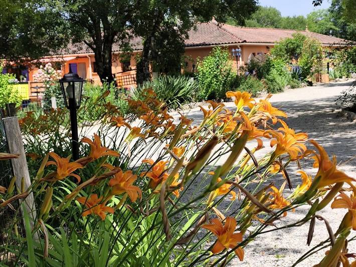 Location de vacances pour 2 personnes, avec jardin ainsi que terrasse et piscine dans Saint-Géry-Vers - 3