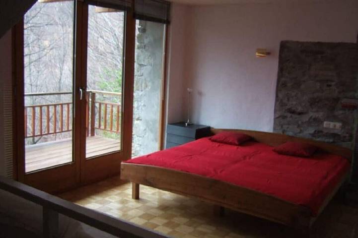 Grosszügiges Landhaus für max. 8 Pers. in traumhafter Lage auf der Alpensüdseite in Valleggia (Montescheno), Montescheno