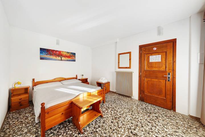 Albergo Trieste – Room '6' with Mountain View and Wi-Fi in Lorenzago di Cadore, Carnic Prealps