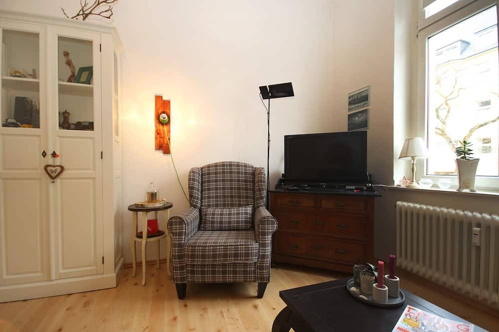 Ganze Wohnung, Friedrichstadt: Altbau Apartment mit Balkon, fußläufig zur Kö und Altstadt in Düsseldorf-Friedrichstadt, Düsseldorf