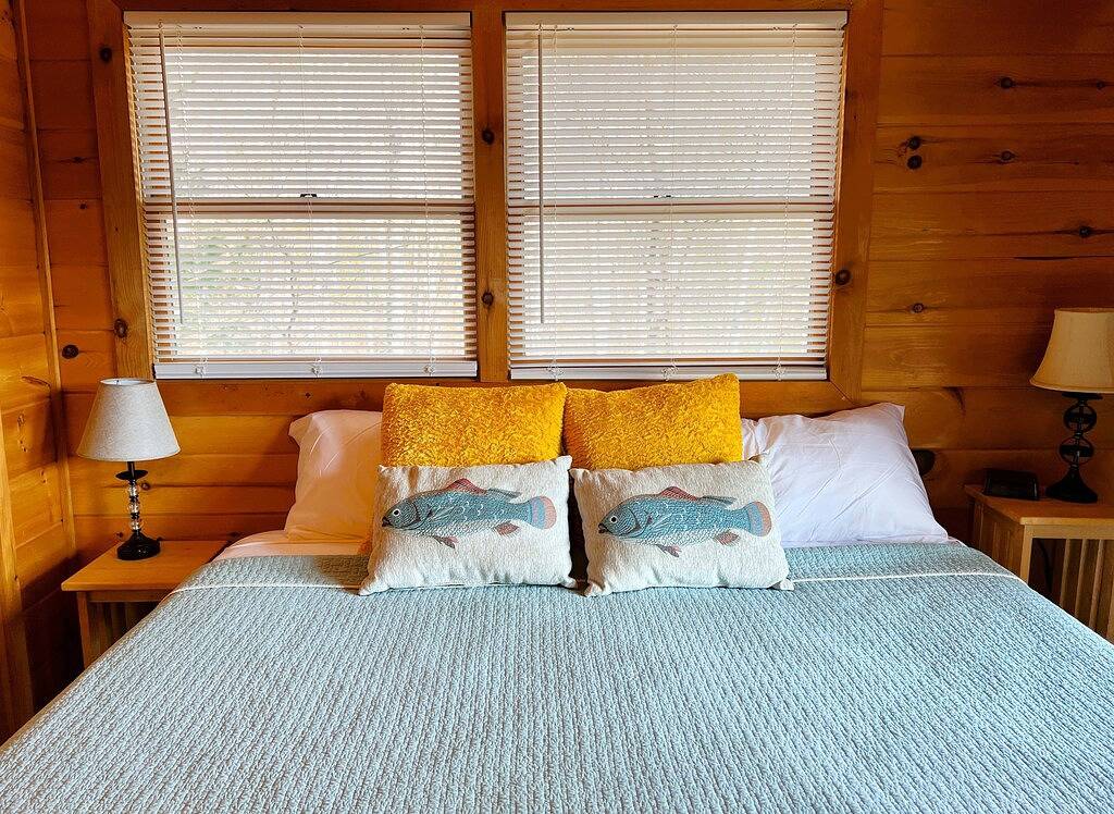 Owner managed! View, Hot tub, Firepit, Game Room, 3 King Beds & Paved Roads in Chattahoochee National Forest