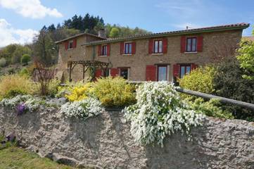 Chambre d’hôte pour 2 personnes, avec jardin et terrasse ainsi que vue et sauna à Montromant