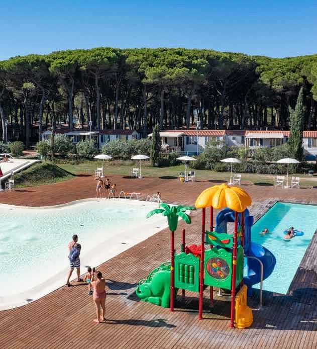 Mobil home con aire acondicionado y veranda de madera  in Cesenatico, Provincia de Forlì-Cesena