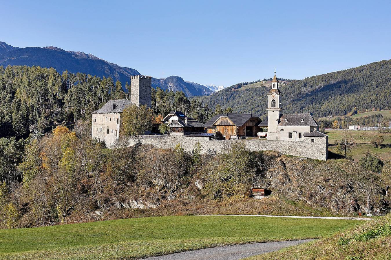 Apartamento entero, Apartamento Lamprechtsburg en el patio interior del castillo in Cornolatino, Brunico