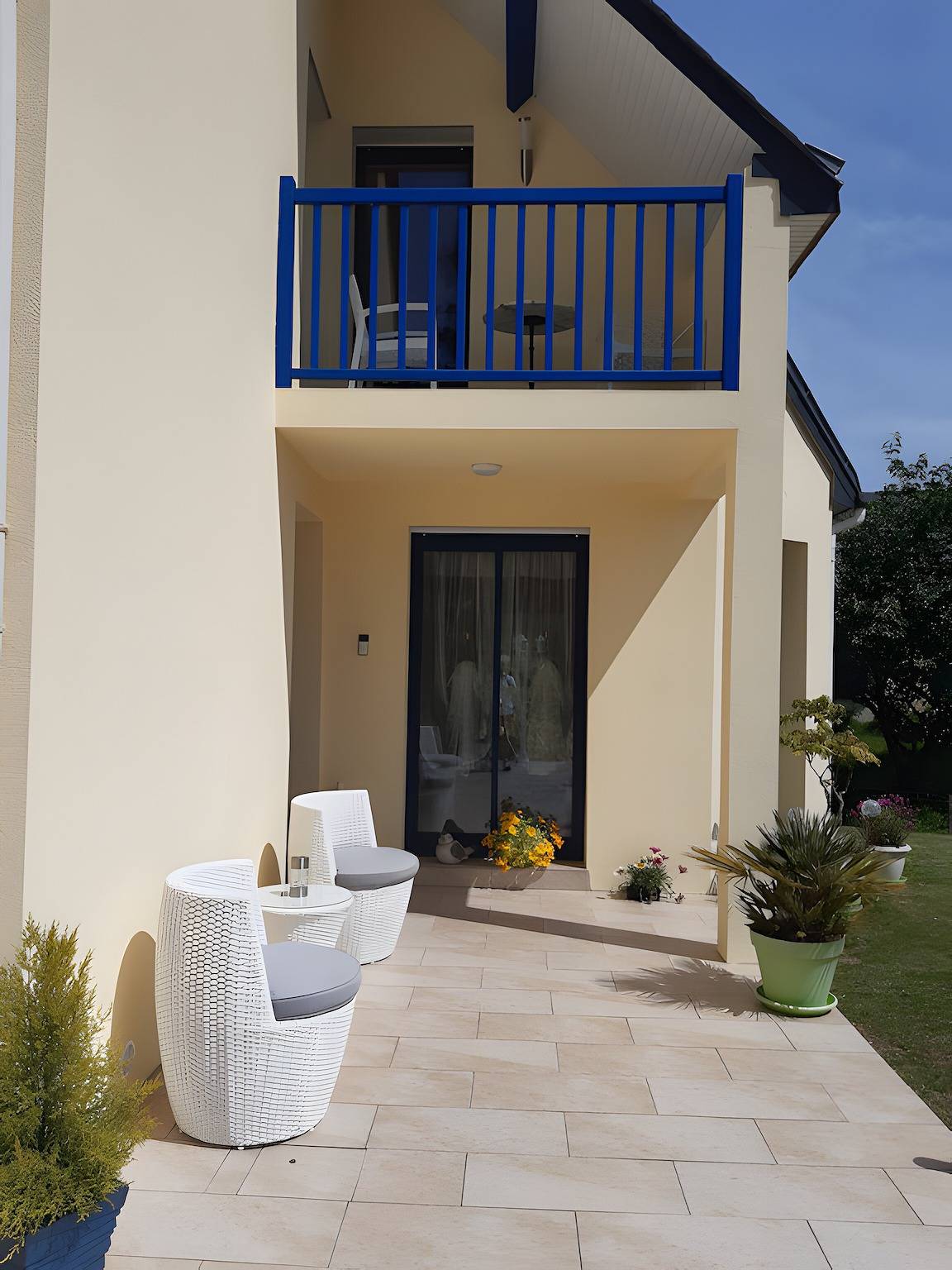 Bed & Breakfast 'Chez Mireille - Kamer Maya' met gedeelde tuin, balkon en wifi in Cancale, Bucht des Mont-Saint-Michel