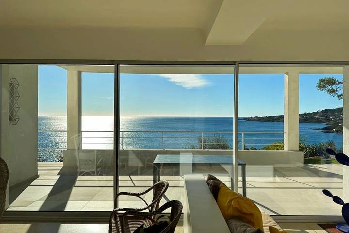 Location de vacances pour 12 personnes, avec piscine et jardin, adapté aux familles dans Plage Du Grand Boucharel Saint Aygulf