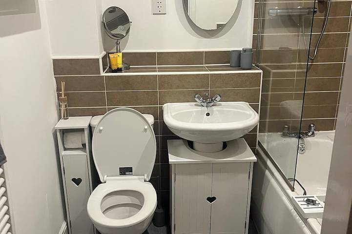 Ganze Wohnung, Modern one bed apartment next to mirfield train station free parking and Wifi in Westliches Yorkshire