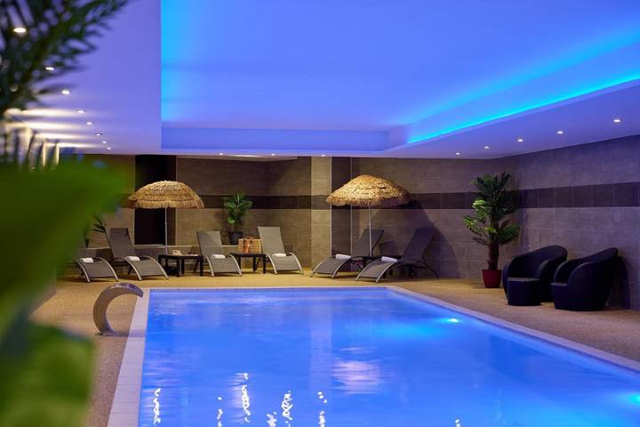 Appart’hôtel pour 4 personnes, avec Terrasse ainsi que Jardin et Piscine