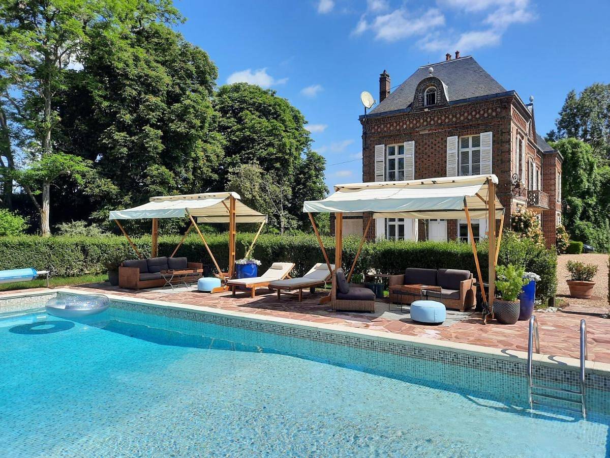 Double Room with Pool View in Verneuil-sur-Avre, Région d'Évreux