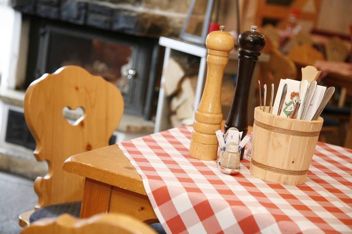 Ganze Ferienwohnung, Südtiroler Stubn Café und Restaurant - m.1 komb. Wohn-/Schlafr., Küche, Du, Wc, 30m², 3 P. in Arnstadt (Thüringen), Arnstadt