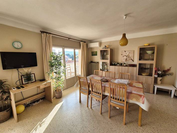 Apartamento vacacional entero, ¡A 200 m de la playa, apartamento de 2 dormitorios con terraza con vistas al mar! Estacionamiento privado in Les Sablettes, La Seyne-sur-Mer