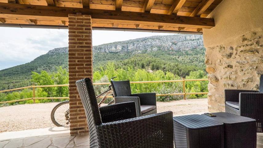 Casa rural con piscina para 8 personas, con vistas además de piscina y jardín en Provincia de Teruel - 3