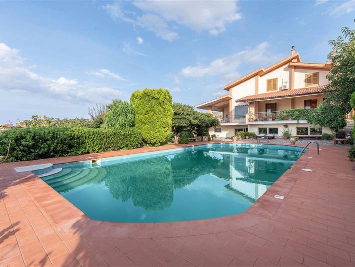 Casa vacanza per 15 persone, con Balcone/Terrazza e Balcone nonché Giardino e Piscina a Misilmeri