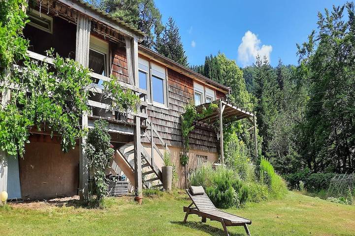 Chalet pour 10 personnes, avec terrasse ainsi que jardin et piscine
