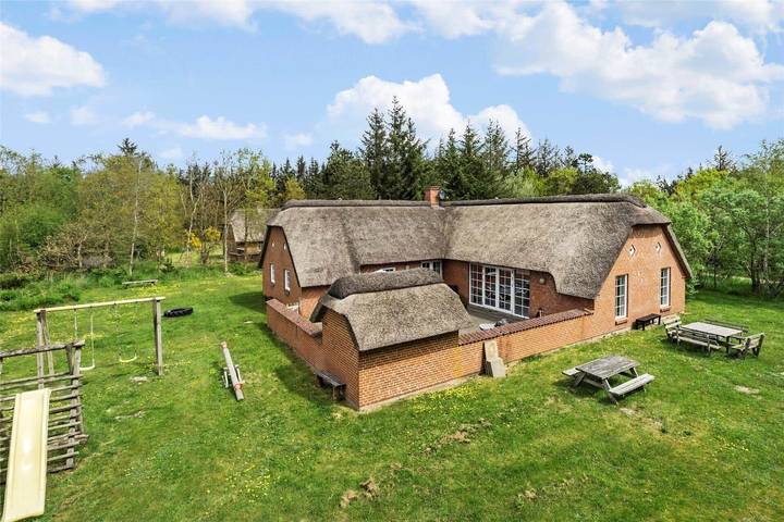 Ferienhaus für 12 Personen, mit Whirlpool und Sauna sowie Terrasse und Pool, mit Haustier in Vester Husby