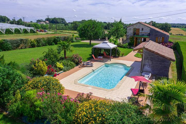 Gîte pour 6 personnes, avec piscine, animaux acceptés à Madaillan