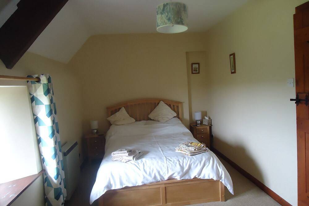 2 Bedroom (Family and Dog Friendly) Victorian Grade ll stable conversion in Newton and Noss, South Devon