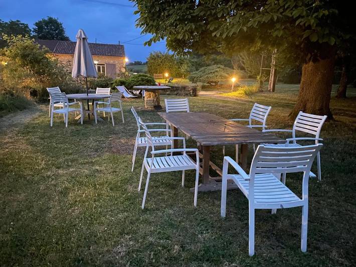 Maison d’hôte pour 3 personnes, avec piscine et jardin à Béraut