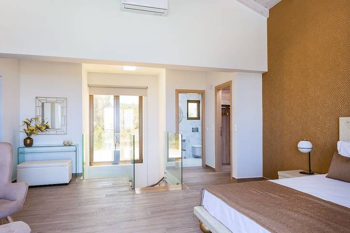 Gloednieuwe villa, geweldig uitzicht op zee, totale privacy, 65m2 zwembad, dichtbij voorzieningen in Rethymno en omgeving