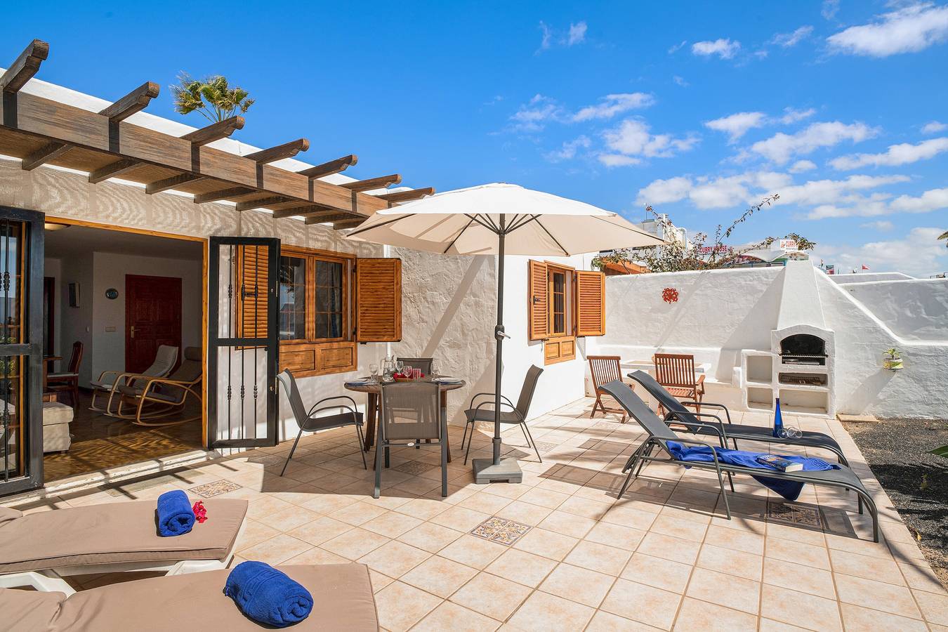 Ganze Wohnung, Ferienwohnung Puerto Chico X mit gemeinschaftlich genutztem Pool, privater Terrasse und Wlan in Playa Blanca, Yaiza