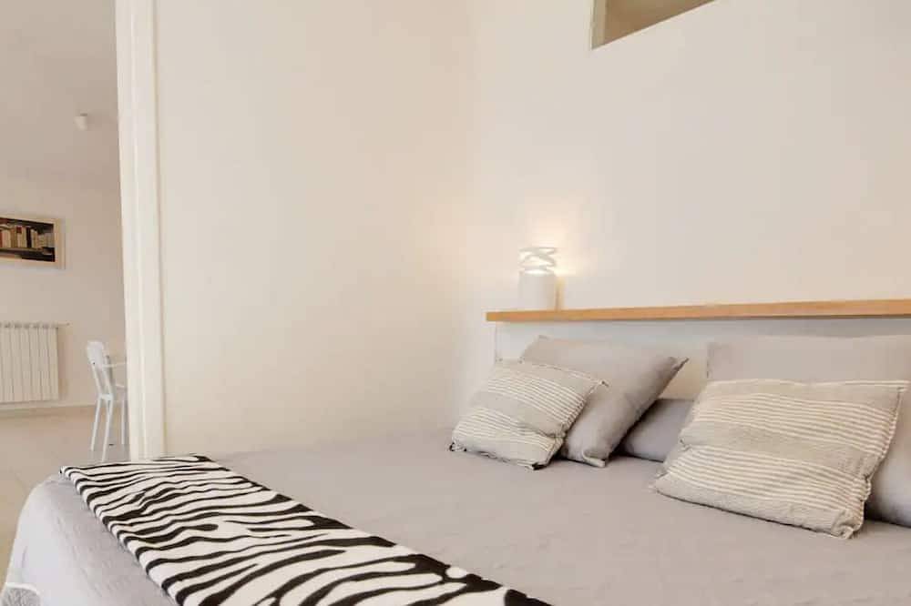 Appartamento intero, Villa apartment with private pool, Amazing sunsets, 7-8 min by foot to beach. in Castiglione della Pescaia, Provincia di Grosseto