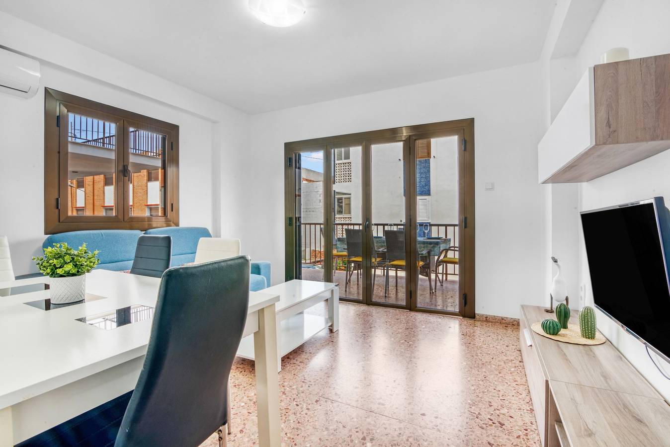 Ganze Wohnung, Apartment „Brooklyn 1“ mit Wlan, 1 Minute vom Strand entfernt in Oliva, Costa de Valencia