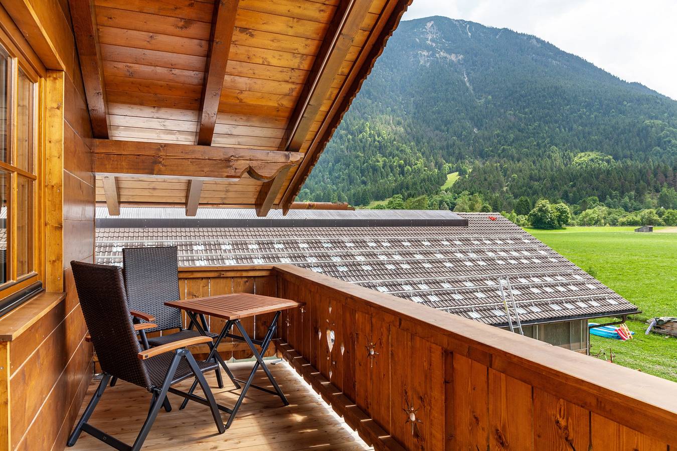 Ganze Wohnung, Ferienwohnung "Rosalie" Rund-um-Bergblick bis zur Zugspitze im Neubau mit Balkon und Wlan in Farchant, Bayerische Alpen