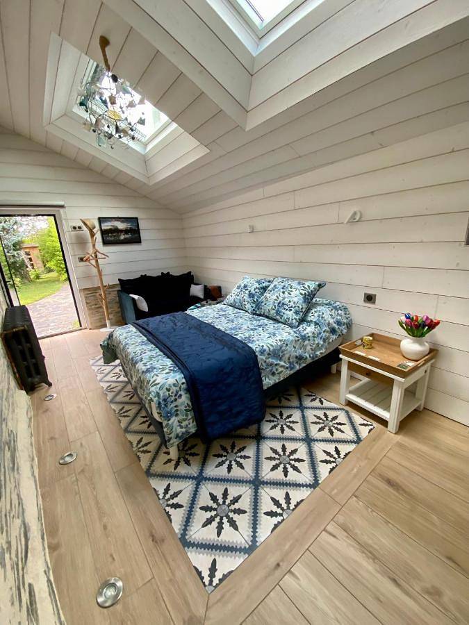 Chambre d’hôte pour 2 personnes, avec vue et terrasse ainsi que jardin et piscine dans Loire-Authion - 3