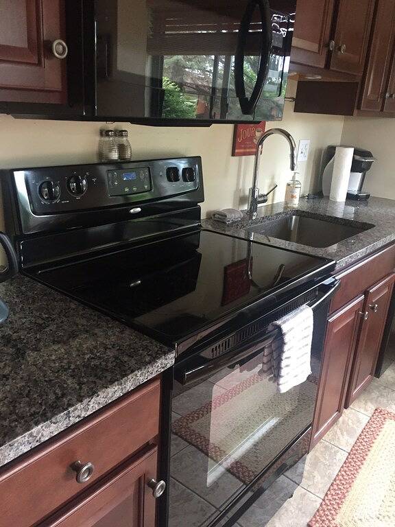 Ganze Wohnung, Seven Springs Condo, Erdgeschoss, Gasgrill, Neue Küche, Keurig, Daunenbett in Seven Springs, Pennsylvania