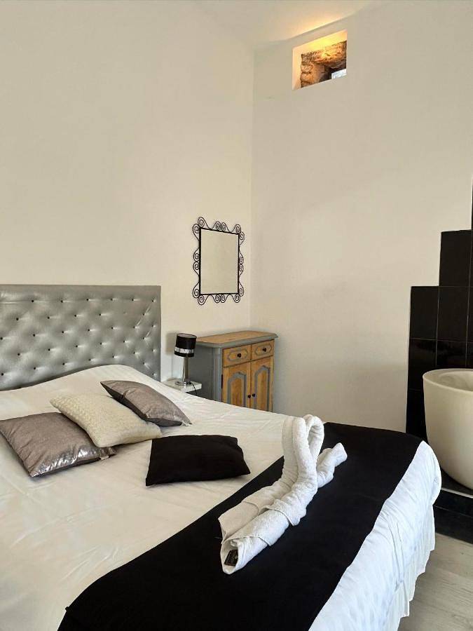 Location de vacances pour 10 personnes, avec jardin et piscine ainsi que sauna et vue, adapté aux familles dans Éclassan - 4