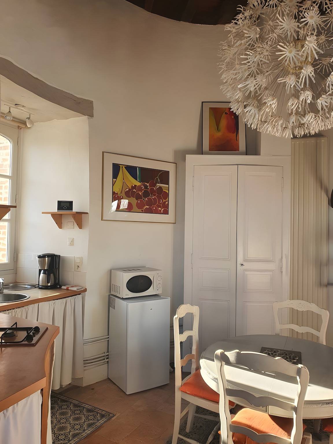 Casa Vacacional 'Tour-moulin' con Terraza Privada, Jardín Privado y Wi-Fi in Bouchemaine, Valle del Loira