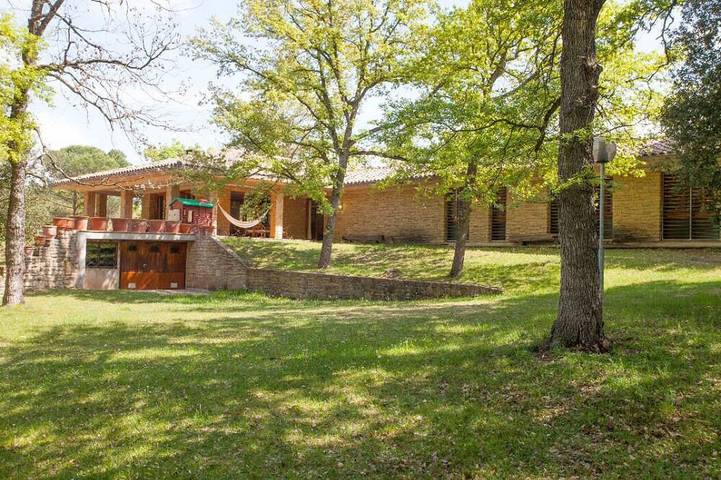 Gîte pour 14 personnes, avec Terrasse et Jardin à Sant Julià de Vilatorta